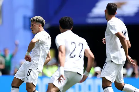 مشية ماكجريجور.. احتفال إمام عاشور يخطف الأنظار في كأس العالم (صور)